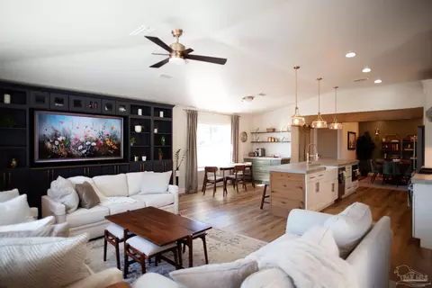 Living - 121 Villacrest Dr, Crestview, FL 32536 photo 7 of 9