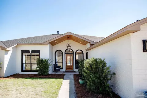 Exterior - 121 Villacrest Dr, Crestview, FL 32536 photo 3 of 14