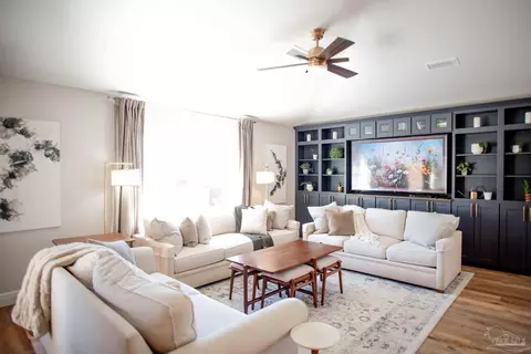 Living - 121 Villacrest Dr, Crestview, FL 32536 photo 6 of 9