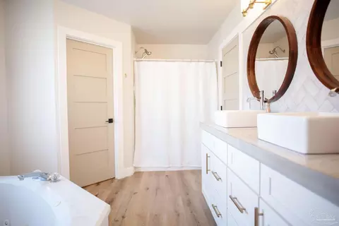 Bath - 121 Villacrest Dr, Crestview, FL 32536 photo 1 of 5