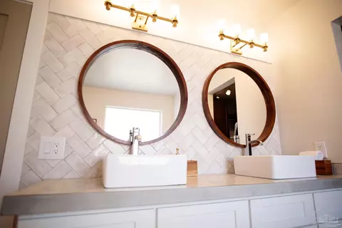 Bath - 121 Villacrest Dr, Crestview, FL 32536 photo 2 of 5