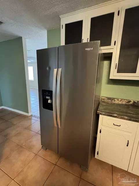 Kitchen - 4400 Mundy Ln, Pace, FL 32571 photo 4 of 5