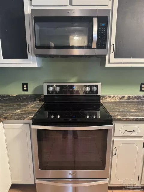 Kitchen - 4400 Mundy Ln, Pace, FL 32571 photo 2 of 5