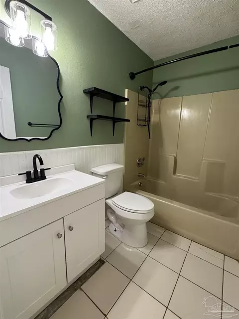 Bath - 4400 Mundy Ln, Pace, FL 32571 photo 2 of 2