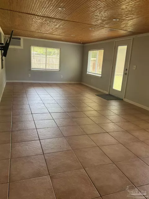 Living - 4400 Mundy Ln, Pace, FL 32571 photo 4 of 4