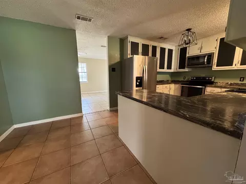 Kitchen - 4400 Mundy Ln, Pace, FL 32571 photo 3 of 5