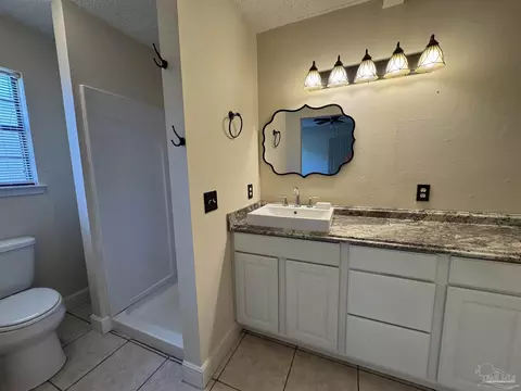 Bath - 4400 Mundy Ln, Pace, FL 32571 photo 1 of 2