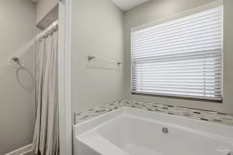 Bath - 2520 Ten Mile Rd, Pace, FL 32571 photo 2 of 3