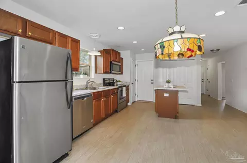 Kitchen - 5953 Fairlands Rd, Milton, FL 32583 photo 5 of 5