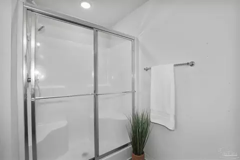 Bath - 5953 Fairlands Rd, Milton, FL 32583 photo 2 of 3