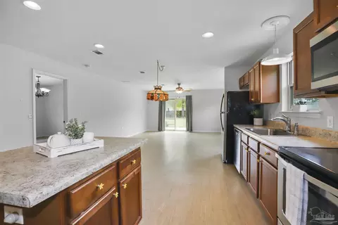 Kitchen - 5953 Fairlands Rd, Milton, FL 32583 photo 3 of 5