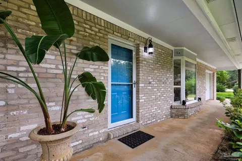 4911 Woodcliff Dr, Pensacola, FL 32504