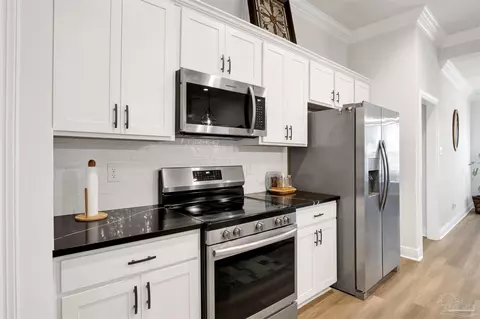 Kitchen - 4245 Lady Palm Ct, Pace, FL 32571 photo 4 of 5
