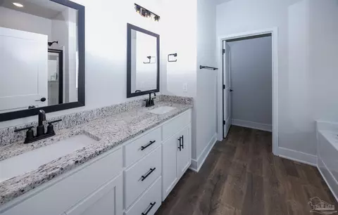 Bath - 5995 Willow Mist Ct, Pace, FL 32571 photo 3 of 6