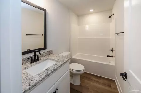 Bath - 5995 Willow Mist Ct, Pace, FL 32571 photo 5 of 6