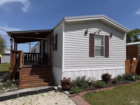 5310 Mcgrits Blvd, Pensacola, FL 32507