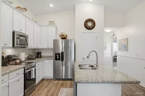 Kitchen - 3582 Conley Dr, Cantonment, FL 32533 photo 3 of 4
