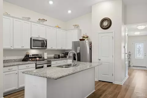 Kitchen - 3582 Conley Dr, Cantonment, FL 32533 photo 1 of 4