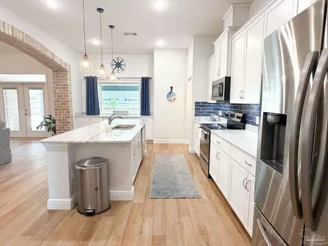 Kitchen - 5527 Dunridge Dr, Pace, FL 32571 photo 4 of 5