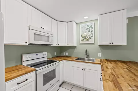 Kitchen - 5524 Ormond Dr, Pensacola, FL 32526 photo 2 of 4