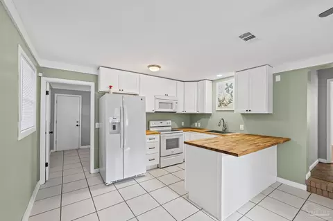 Kitchen - 5524 Ormond Dr, Pensacola, FL 32526 photo 4 of 4