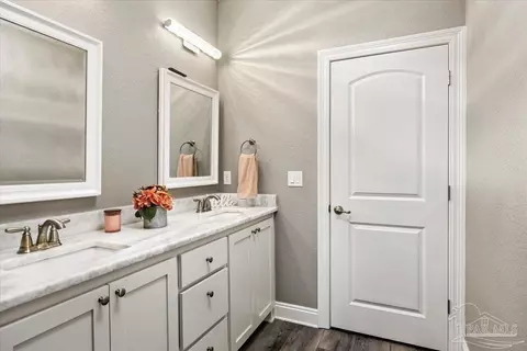 Bath - 9258 Roy Cook Rd, Pace, FL 32571 photo 5 of 7