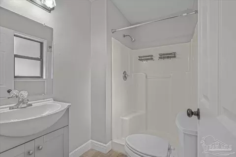 Bath - 5946 Greenfield St, Pace, FL 32571 photo 3 of 3
