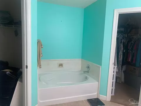 Bath - 5154 Seneca Trl, Milton, FL 32583 photo 2 of 4