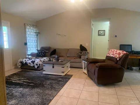Living - 5154 Seneca Trl, Milton, FL 32583 photo 2 of 4