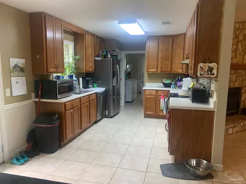 Kitchen - 5154 Seneca Trl, Milton, FL 32583 photo 2 of 2