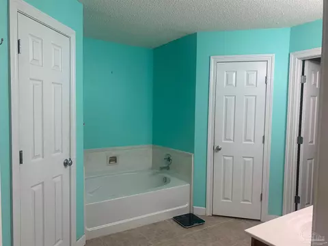Bath - 5154 Seneca Trl, Milton, FL 32583 photo 3 of 4