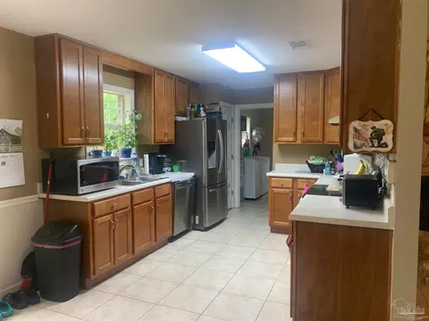 Kitchen - 5154 Seneca Trl, Milton, FL 32583 photo 1 of 2