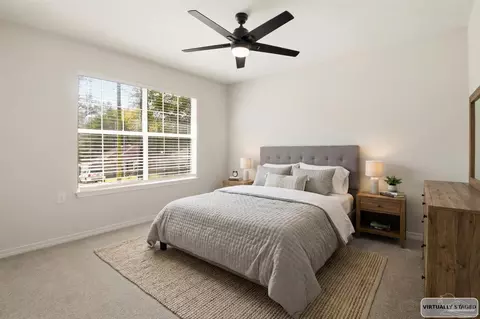 Bedroom - 5327 Overbrook Dr, Milton, FL 32570 photo 2 of 8
