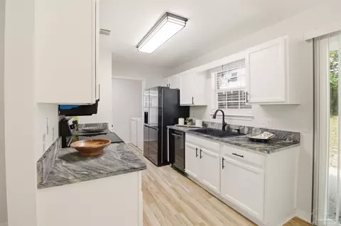Kitchen - 5327 Overbrook Dr, Milton, FL 32570 photo 2 of 3