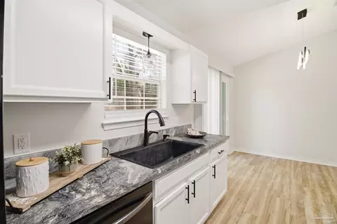 Kitchen - 5327 Overbrook Dr, Milton, FL 32570 photo 3 of 3