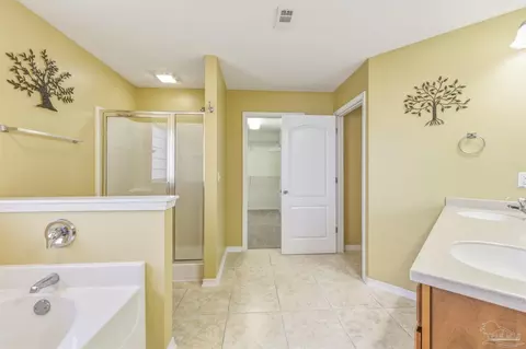Bath - 4735 Spears St, Pace, FL 32571 photo 3 of 5
