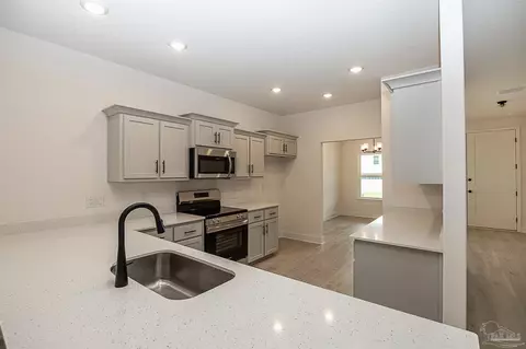 Kitchen - 5991 Willow Mist Ct, Pace, FL 32571 photo 4 of 4