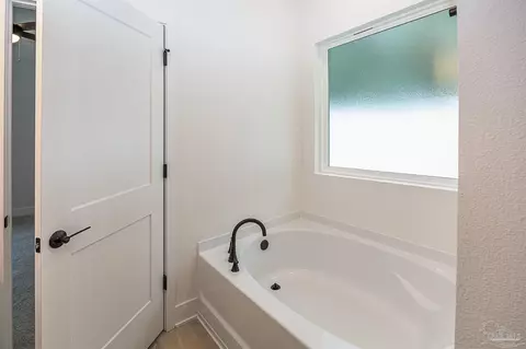 Bath - 5991 Willow Mist Ct, Pace, FL 32571 photo 2 of 4