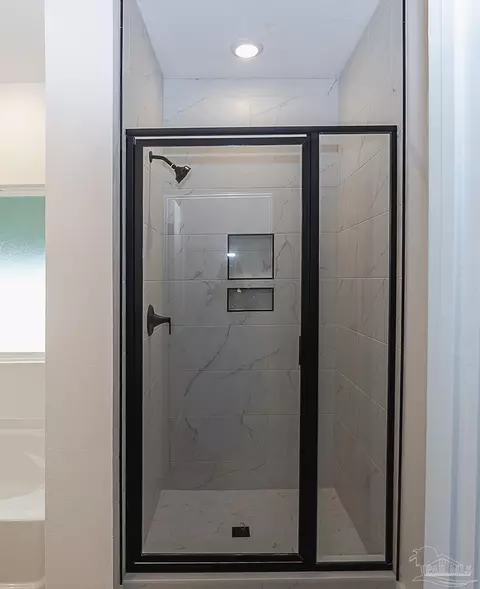 Bath - 5991 Willow Mist Ct, Pace, FL 32571 photo 3 of 4