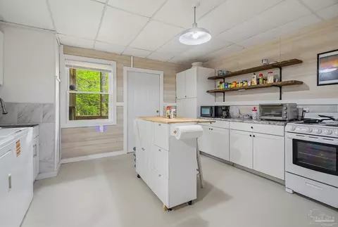 Kitchen - 2066 Sid Hayes Rd, Jay, FL 32565 photo 2 of 2