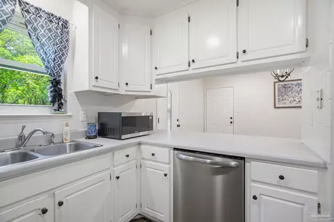 Kitchen - 2997 N 34th Ave, Milton, FL 32583 photo 4 of 5
