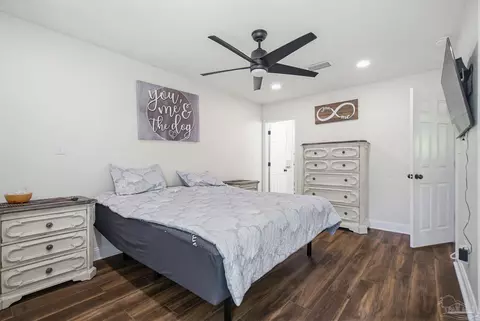 Bedroom - 2997 N 34th Ave, Milton, FL 32583 photo 6 of 11