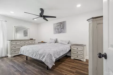 Bedroom - 2997 N 34th Ave, Milton, FL 32583 photo 8 of 11