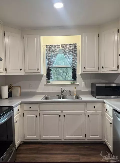 Kitchen - 2997 N 34th Ave, Milton, FL 32583 photo 1 of 5