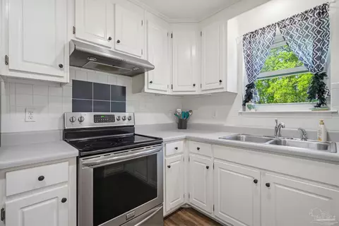 Kitchen - 2997 N 34th Ave, Milton, FL 32583 photo 5 of 5