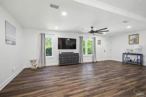 Living - 2997 N 34th Ave, Milton, FL 32583 photo 1 of 1