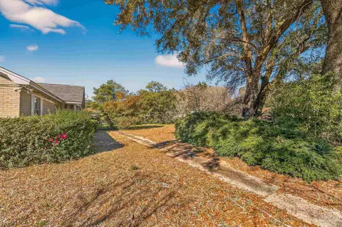 2933 Breckenridge Dr, Pensacola, FL 32526