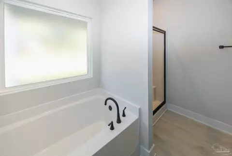 Bath - 5987 Willow Mist Ct, Pace, FL 32571 photo 3 of 7