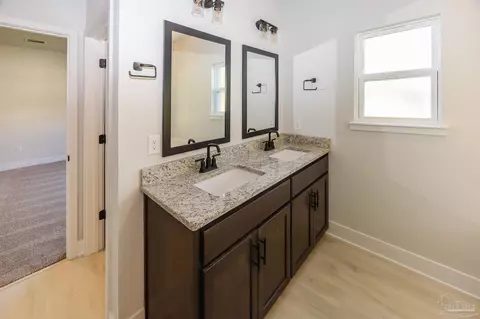 Bath - 5987 Willow Mist Ct, Pace, FL 32571 photo 2 of 7