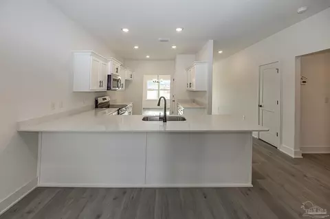 Kitchen - 5983 Willow Mist Ct, Pace, FL 32571 photo 4 of 4